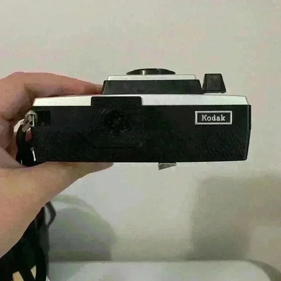 Vintage Kodak Instamatic X-15 Camera w/ Carry Case, Flash Cubes, Film- Untested - Picture 7 of 16